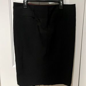 Guess pencil skirt! Sexy with a little ruffle in the back. Size 27!